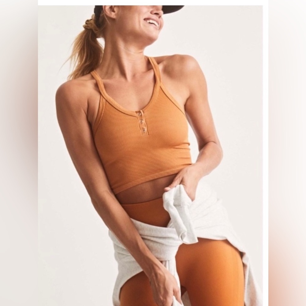 NWT Free People Movement Free Throw Henley in Toasted Coconut Size XS - Picture 2 of 7